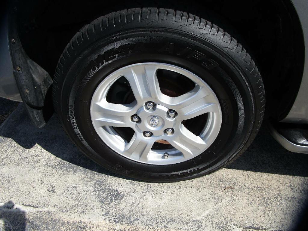 2008 Toyota Sequoia Image 25