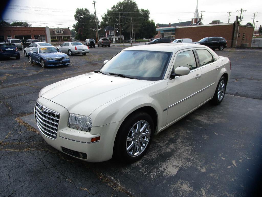 2008 Chrysler 300 Image 2