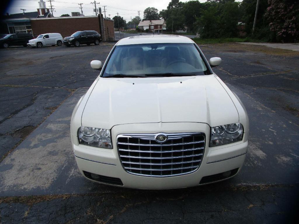 2008 Chrysler 300 Image 3