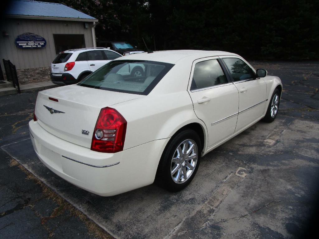 2008 Chrysler 300 Image 6