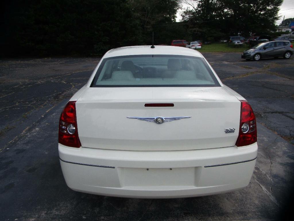 2008 Chrysler 300 Image 7