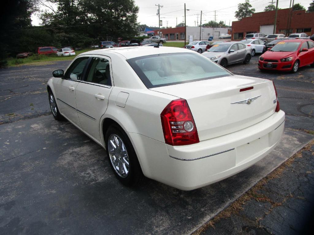 2008 Chrysler 300 Image 8