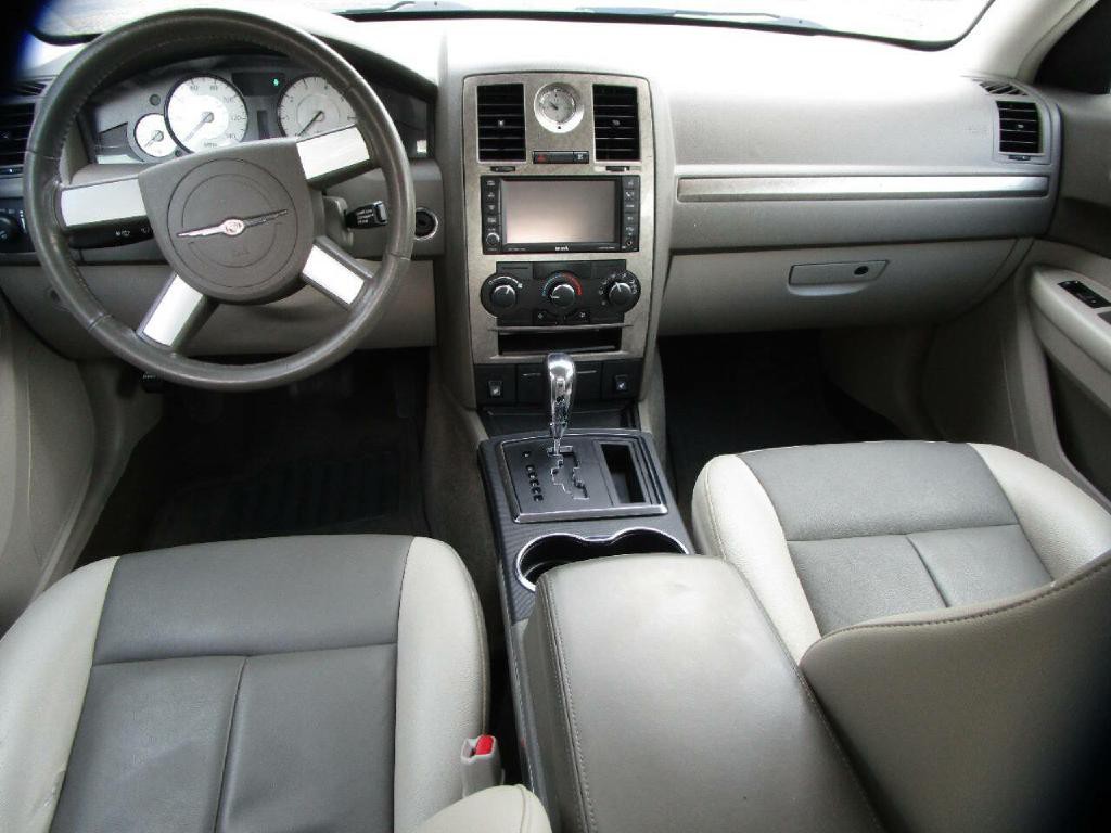 2008 Chrysler 300 Image 9