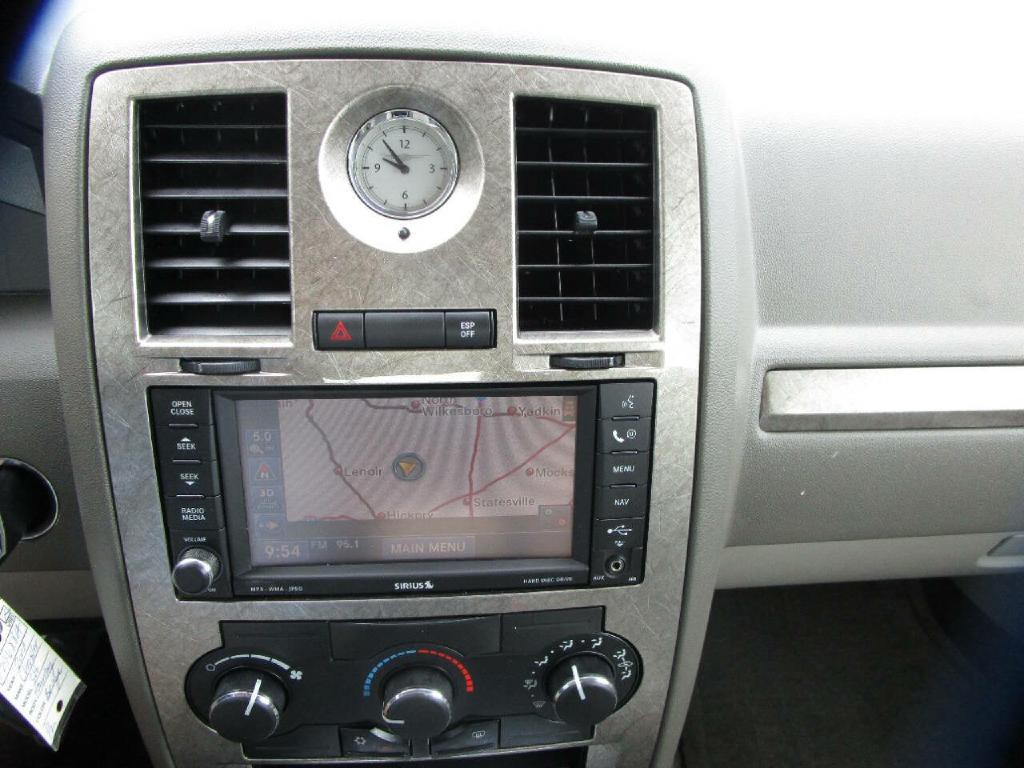 2008 Chrysler 300 Image 13
