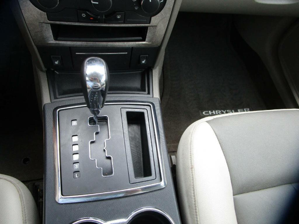 2008 Chrysler 300 Image 15