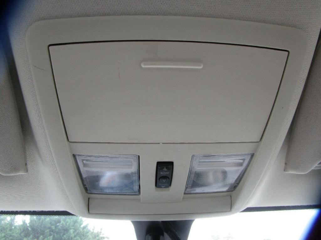2008 Chrysler 300 Image 16