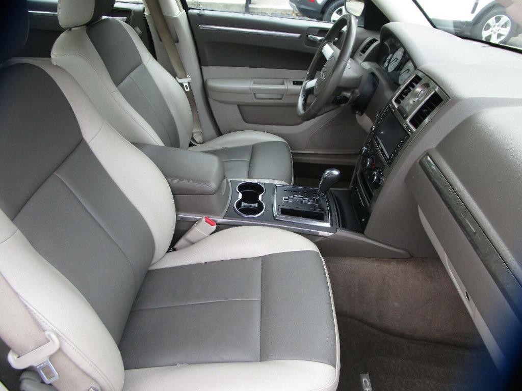 2008 Chrysler 300 Image 19