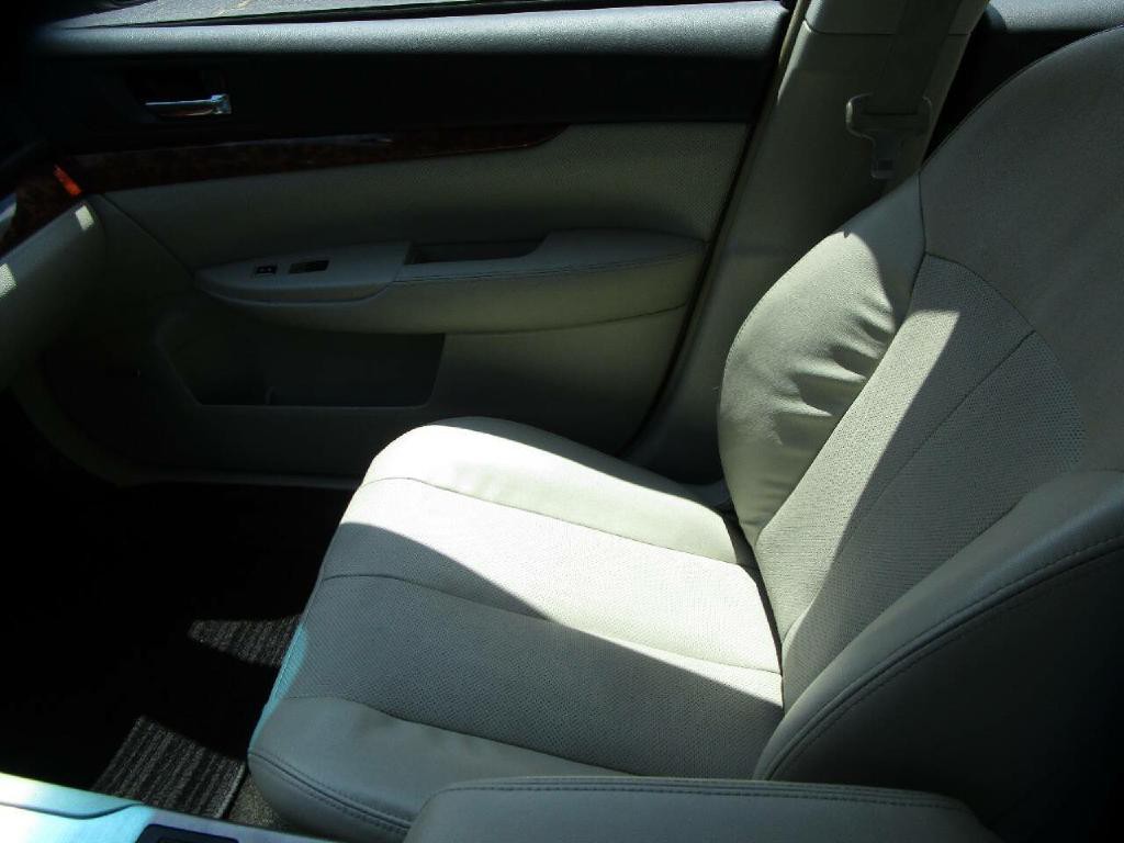 2012 Subaru Legacy Image 17