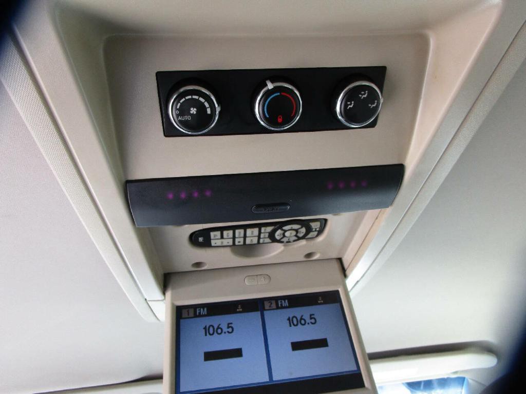 2011 Chrysler Town & Country Image 20