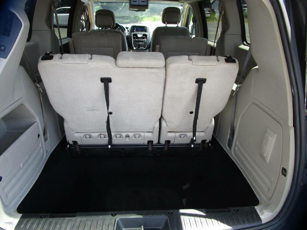 2011 Chrysler Town & Country Image 23