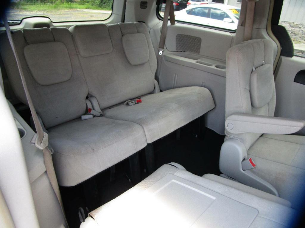 2011 Chrysler Town & Country Image 25