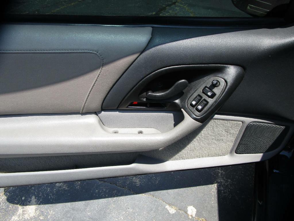 1995 Chevrolet Camaro Image 18