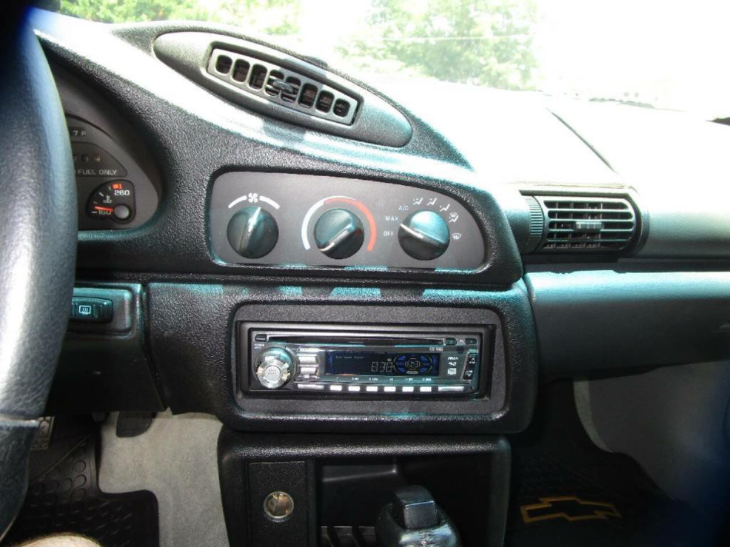 1995 Chevrolet Camaro Image 24