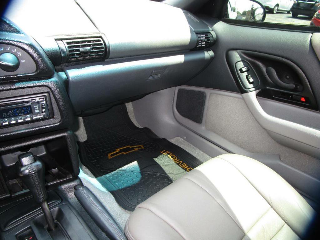 1995 Chevrolet Camaro Image 25