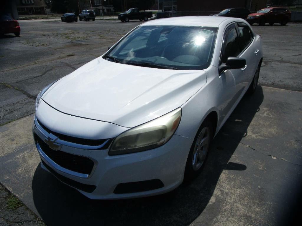 2015 Chevrolet Malibu Image 2