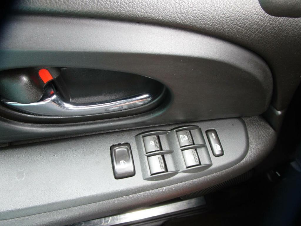 2009 GMC Envoy Image 12