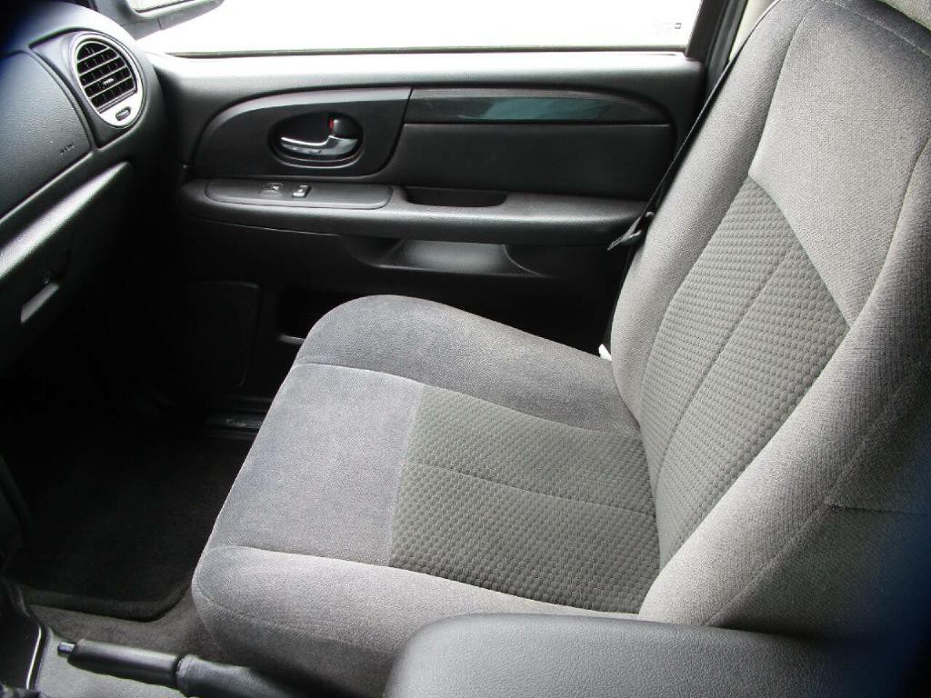 2009 GMC Envoy Image 17