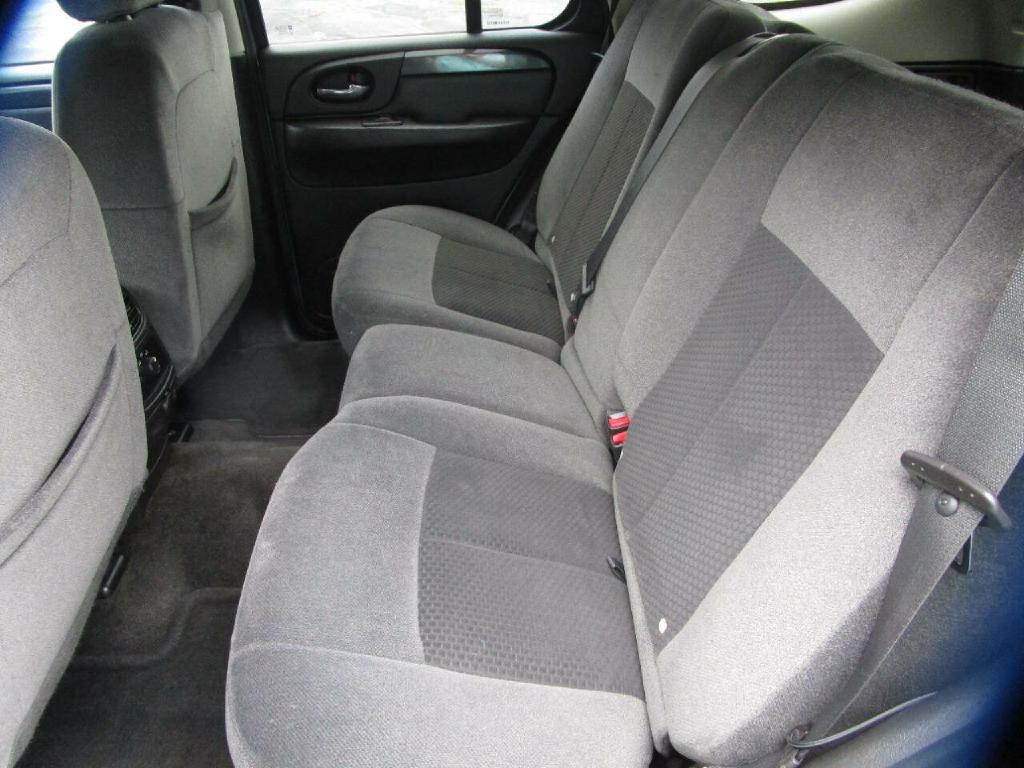 2009 GMC Envoy Image 18