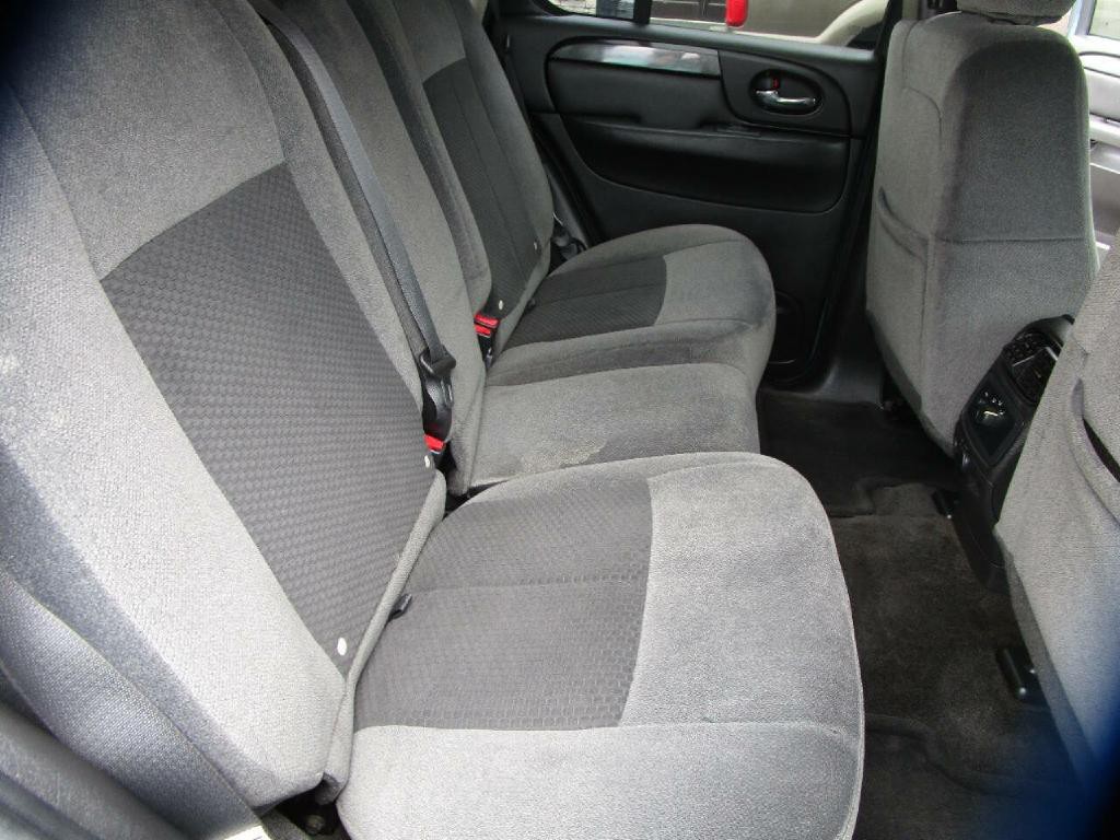 2009 GMC Envoy Image 21