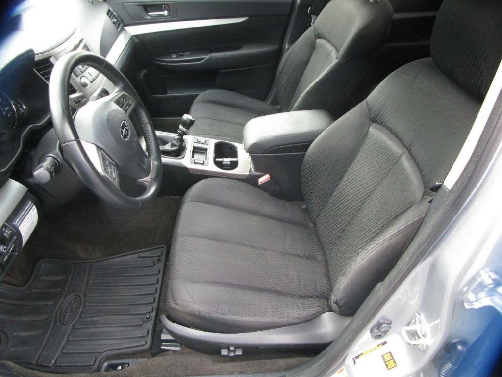 2012 Subaru Outback Image 10