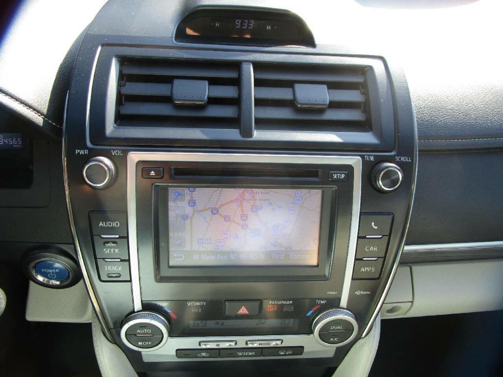 2012 Toyota Camry Image 12
