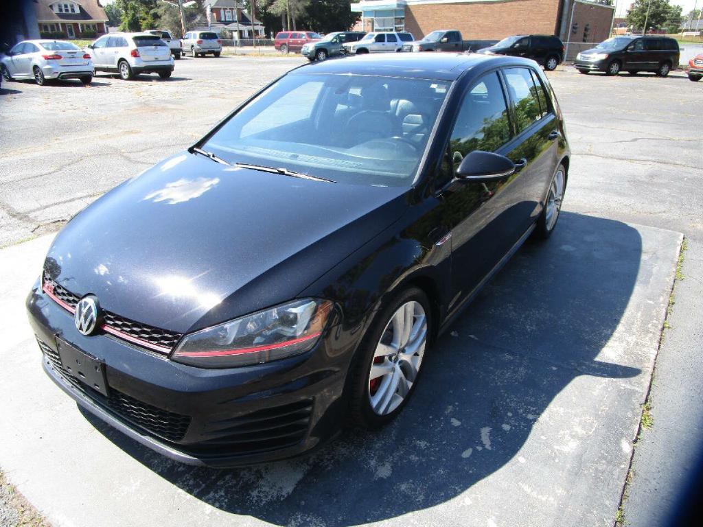 2017 Volkswagen GTI Image 2