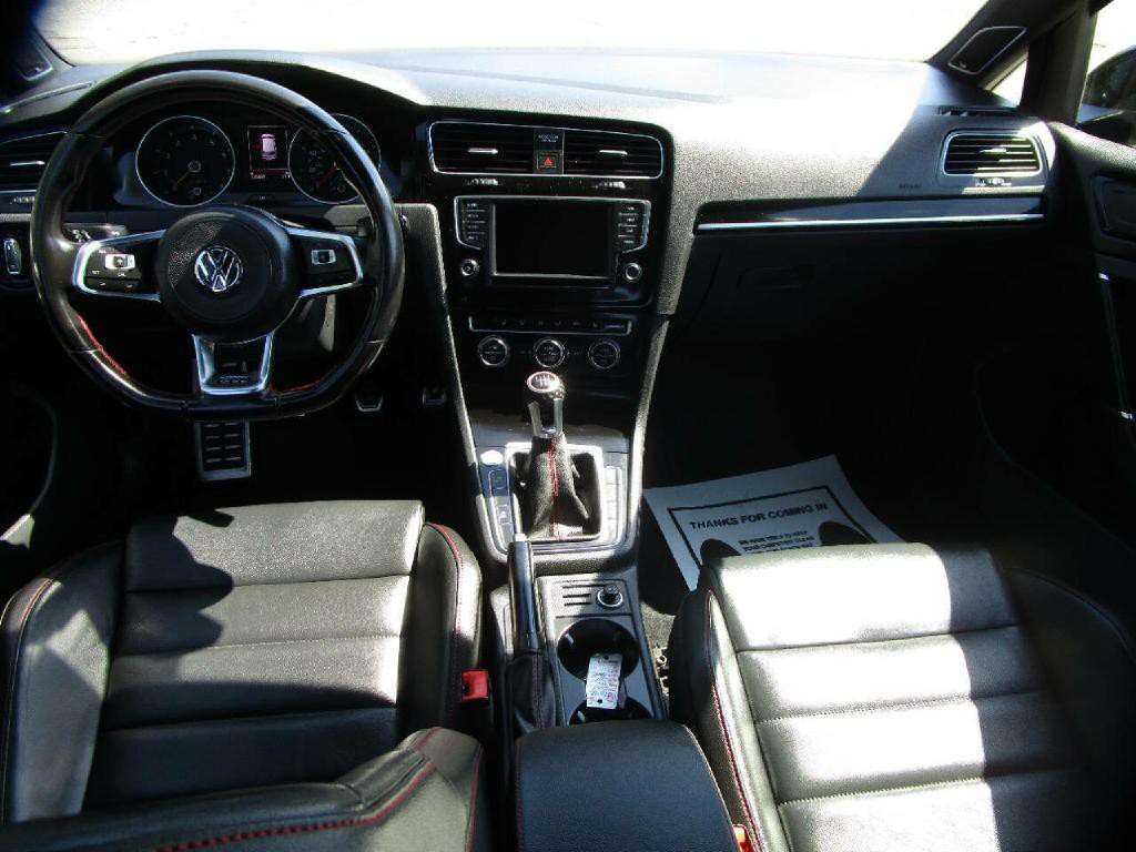 2017 Volkswagen GTI Image 9