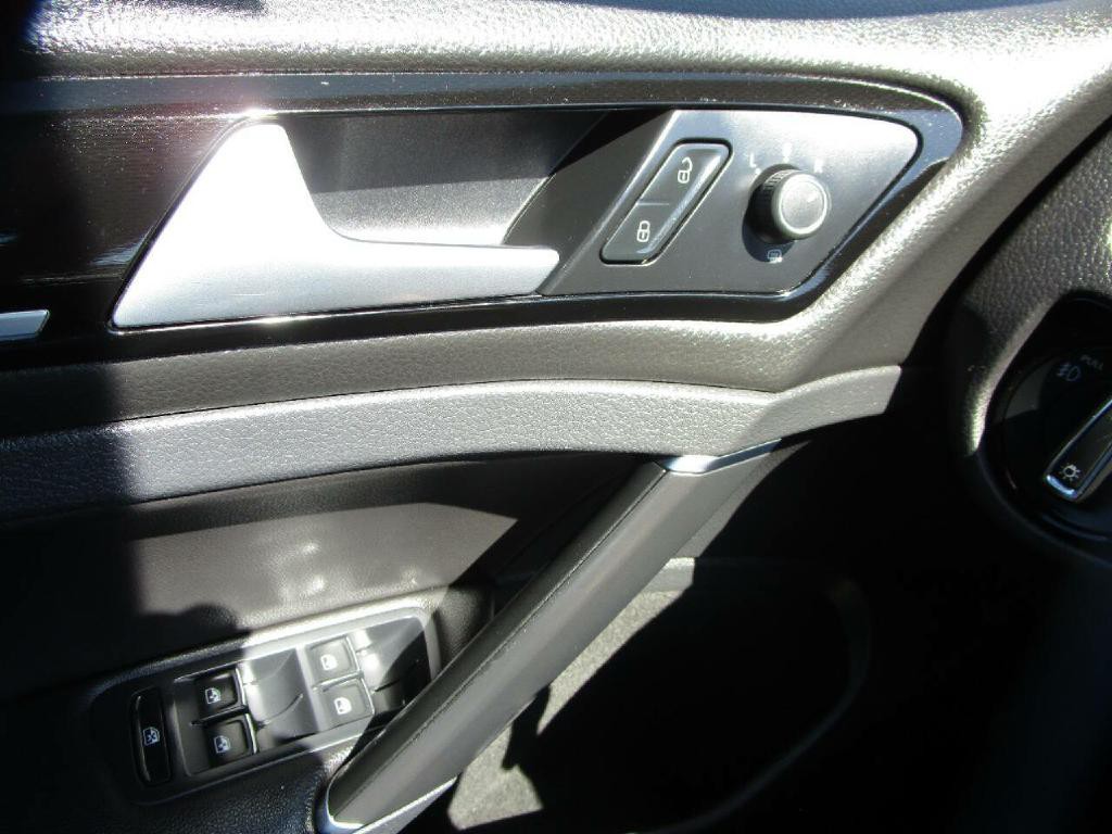 2017 Volkswagen GTI Image 11