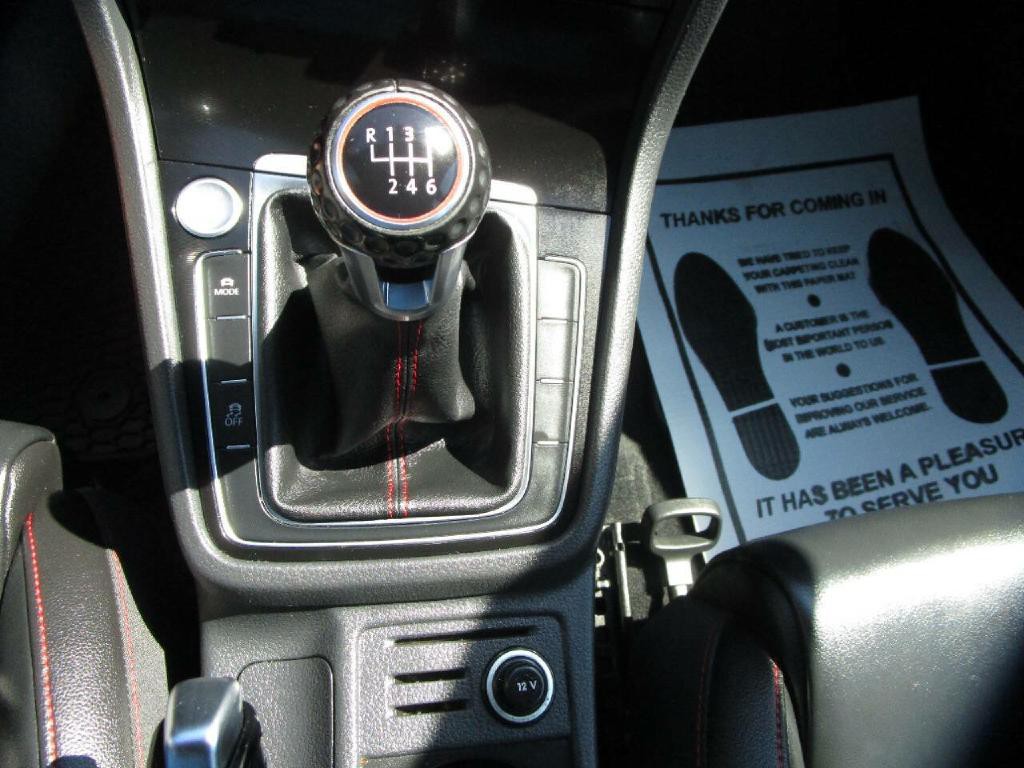 2017 Volkswagen GTI Image 15