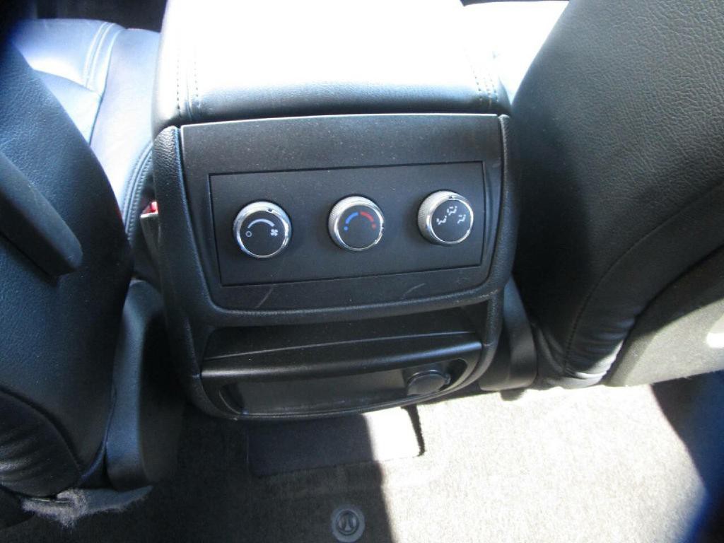 2011 GMC Acadia Image 17