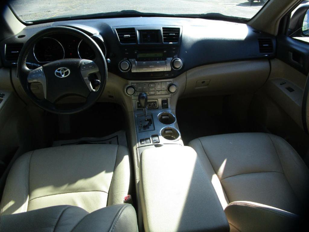 2010 Toyota Highlander Image 9