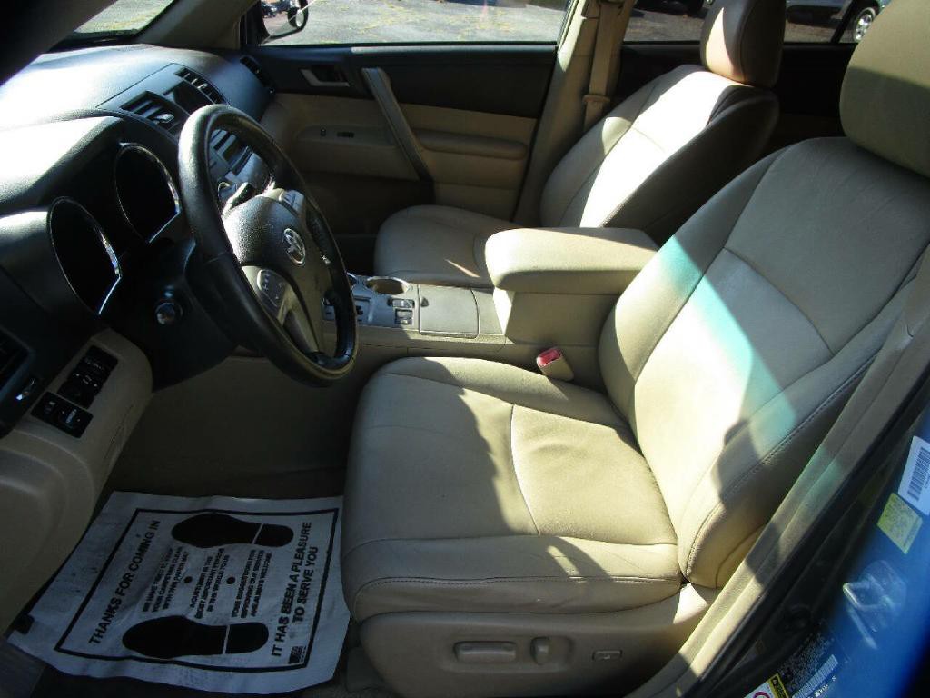 2010 Toyota Highlander Image 10