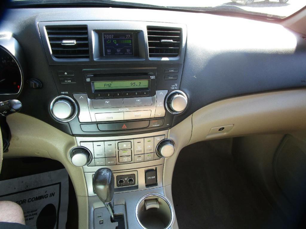 2010 Toyota Highlander Image 14