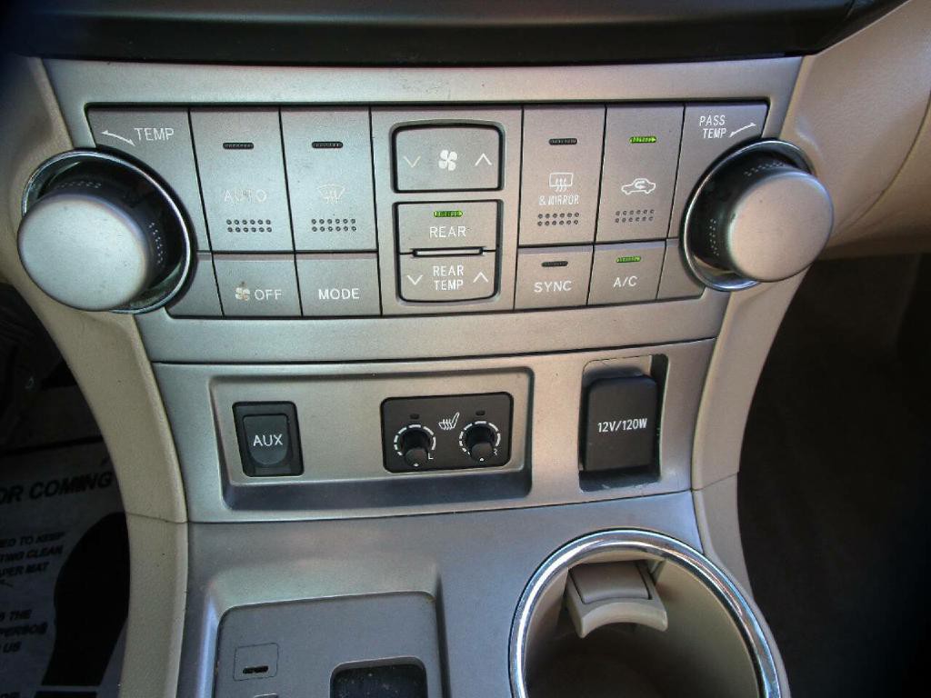 2010 Toyota Highlander Image 16