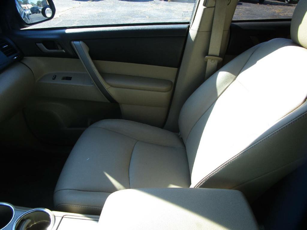 2010 Toyota Highlander Image 19