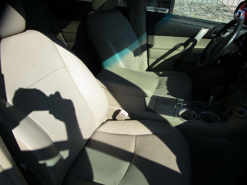 2010 Toyota Highlander Image 27