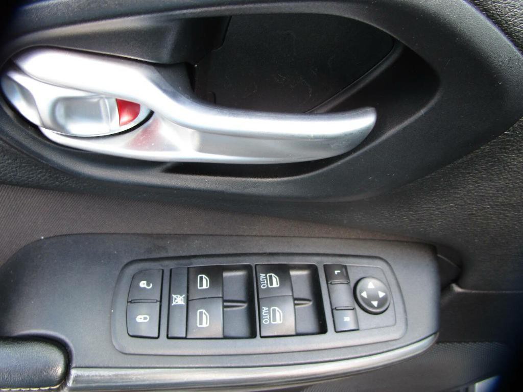 2016 Jeep Cherokee Image 10