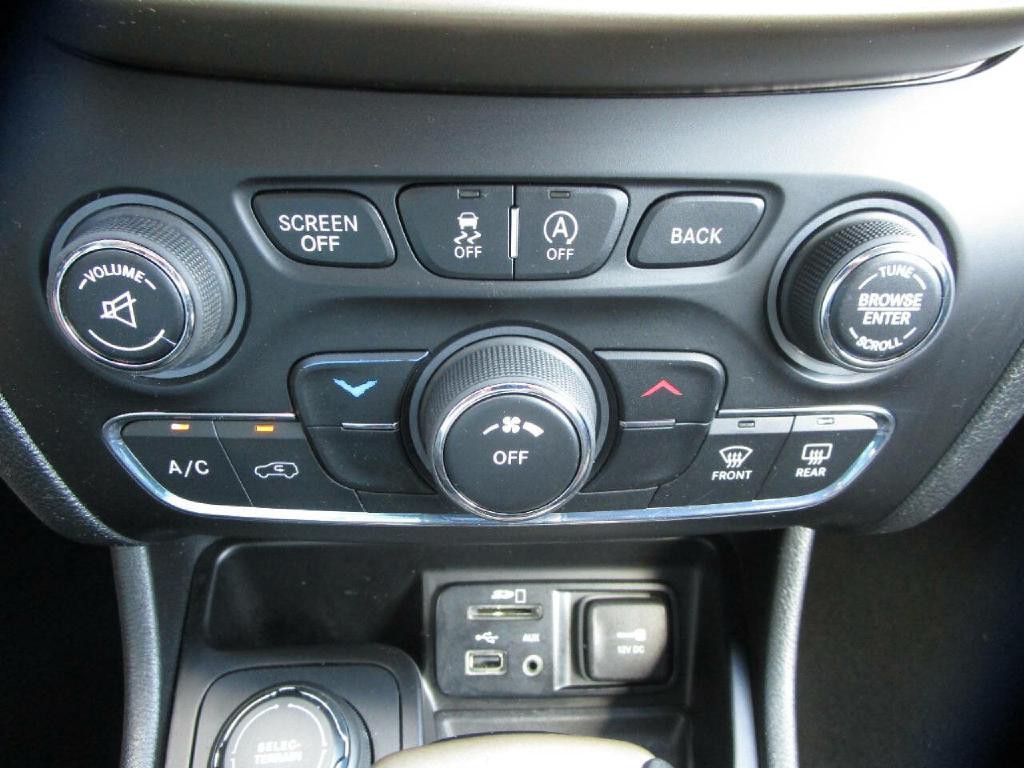 2016 Jeep Cherokee Image 15
