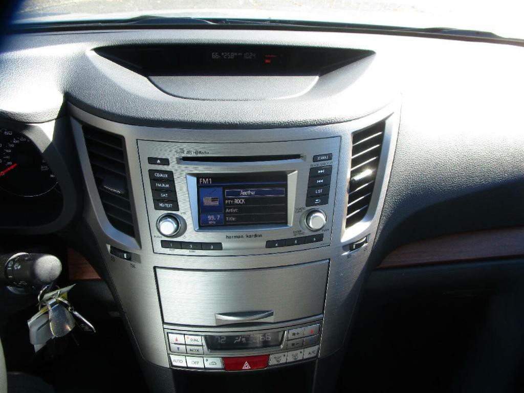2013 Subaru Outback Image 13