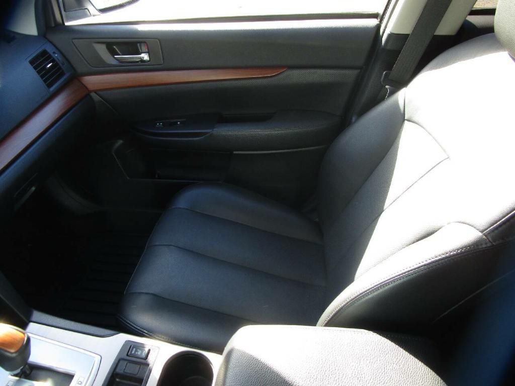 2013 Subaru Outback Image 17