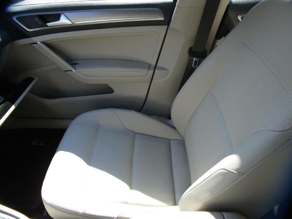 2015 Volkswagen Golf Image 16