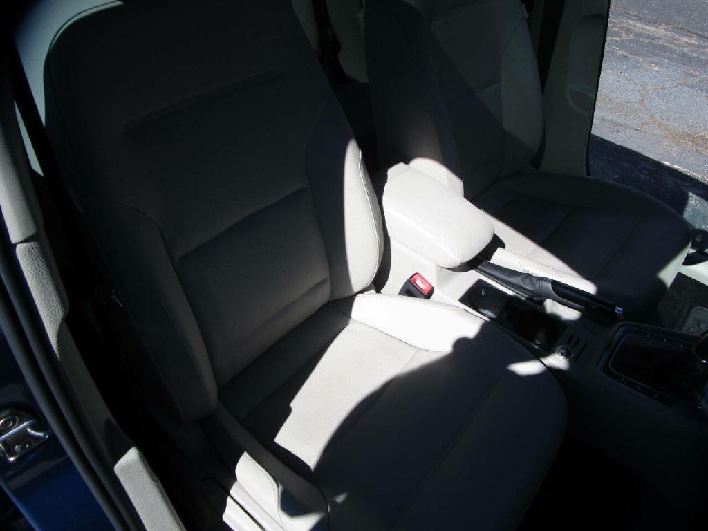 2015 Volkswagen Golf Image 22