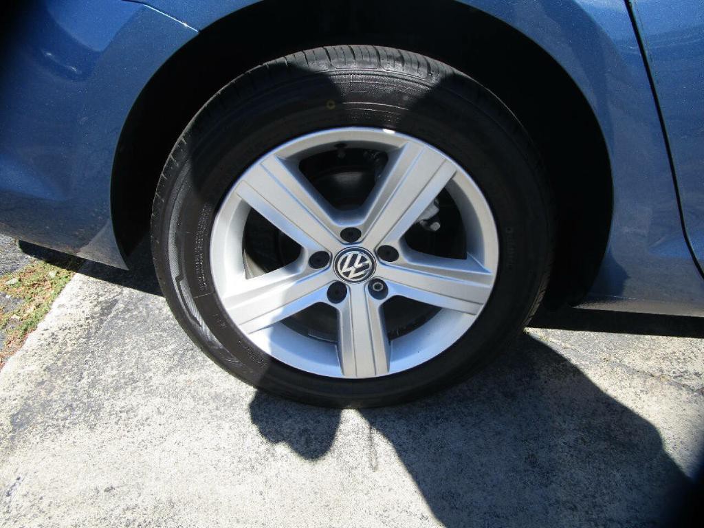 2015 Volkswagen Golf Image 24