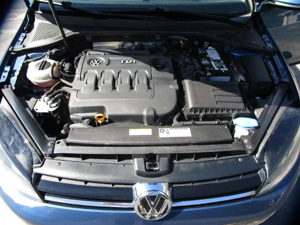 2015 Volkswagen Golf Image 25