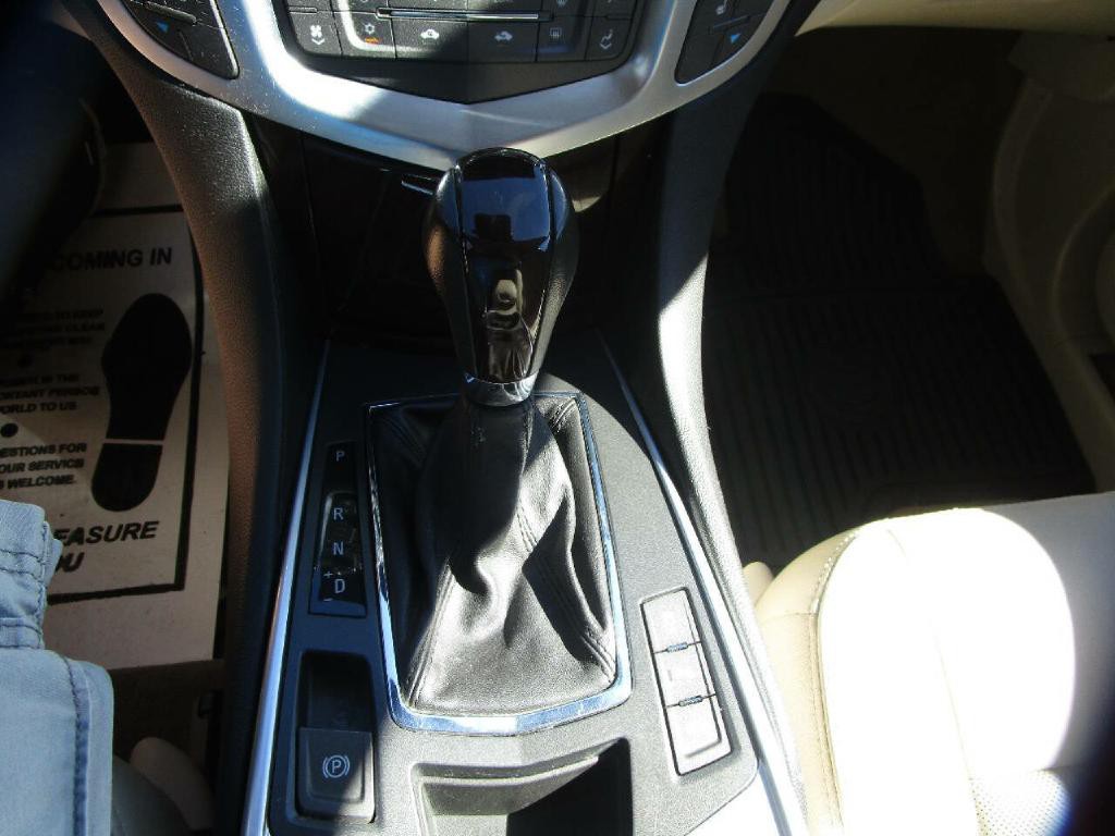 2012 Cadillac SRX Image 16