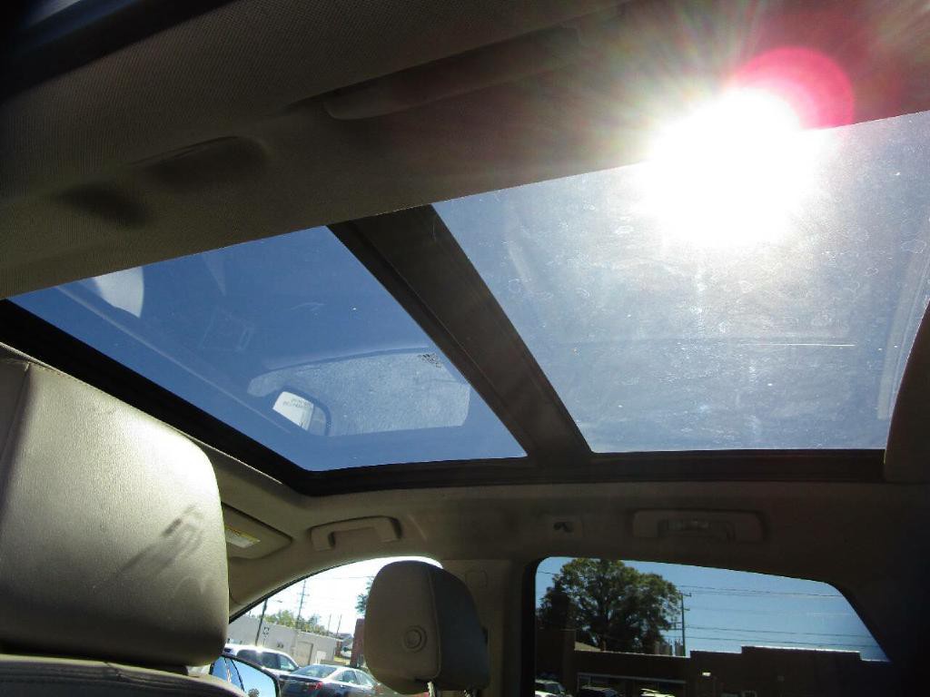 2012 Cadillac SRX Image 18