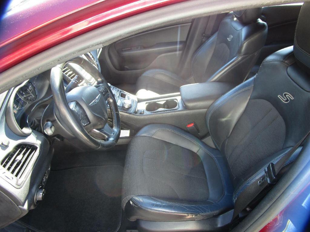 2015 Chrysler 200 Image 11