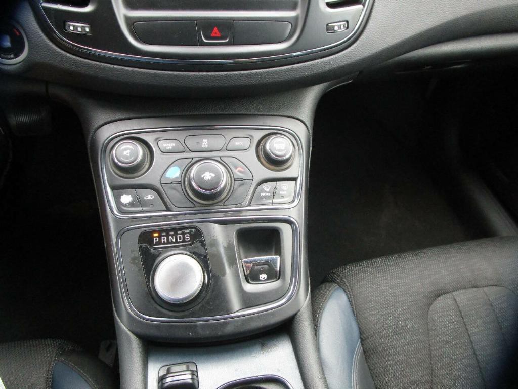 2015 Chrysler 200 Image 15