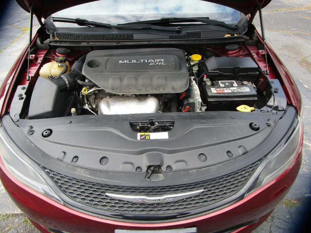 2015 Chrysler 200 Image 21