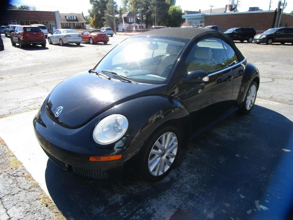 2008 Volkswagen Beetle Image 2